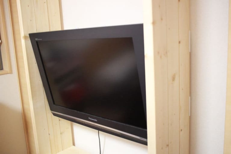 壁掛け金具を使ってテレビを設置しました