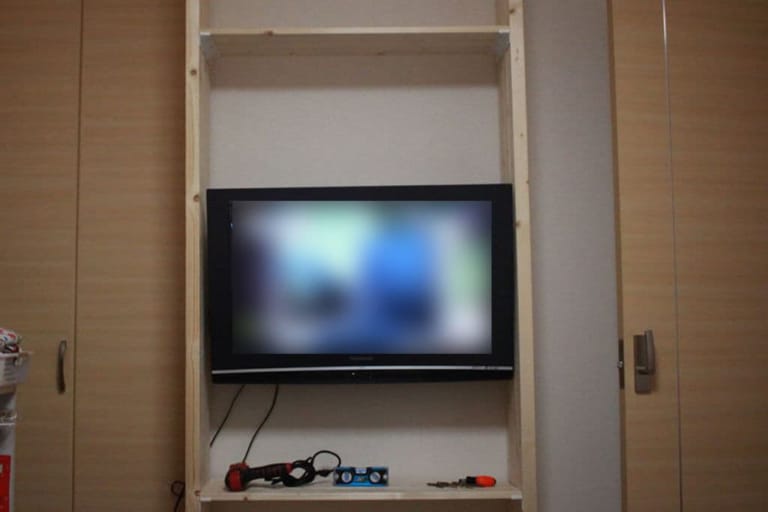 ウォリストを使ってテレビの壁掛け完了！