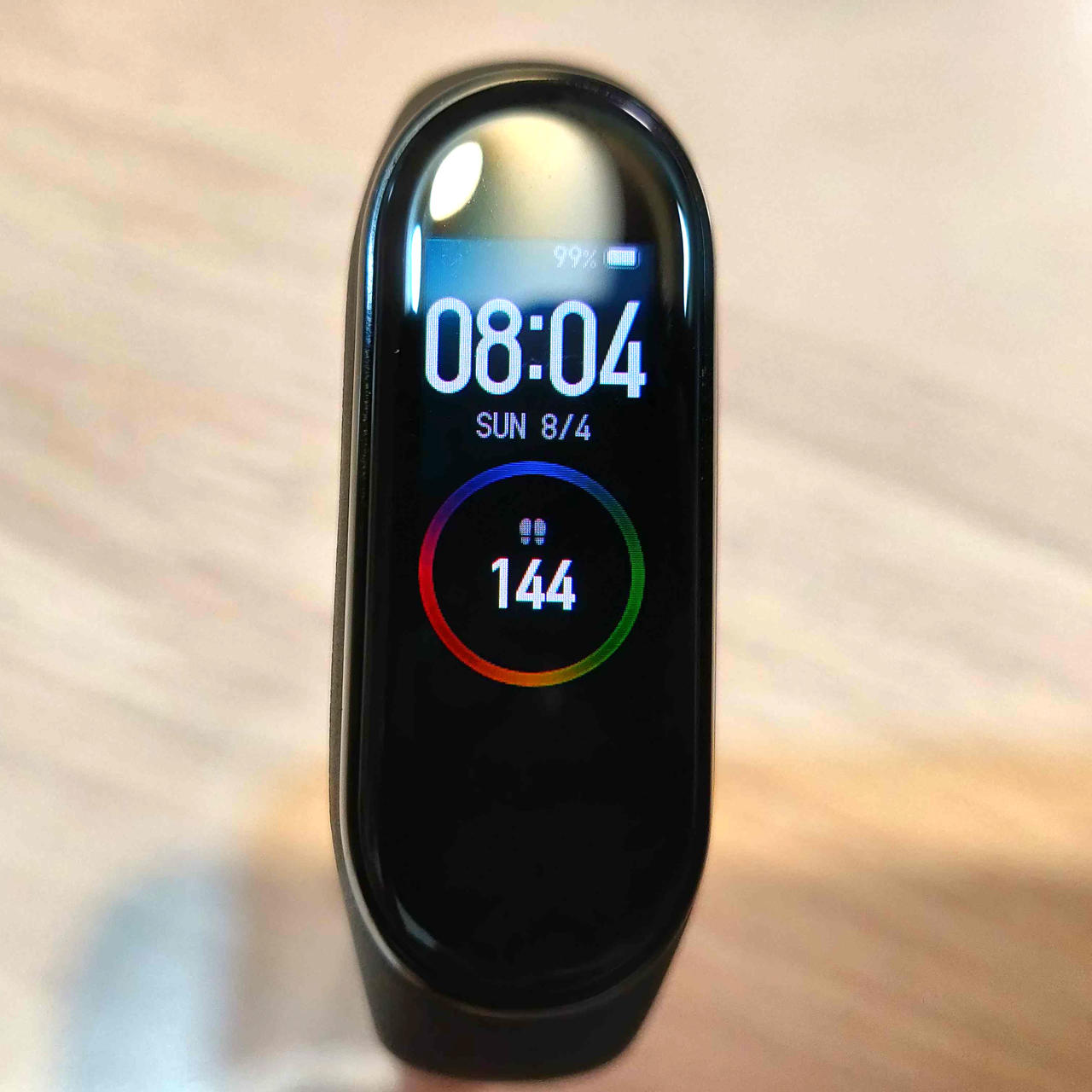 Mi Band 4はカラーAMOLEDディスプレイ搭載