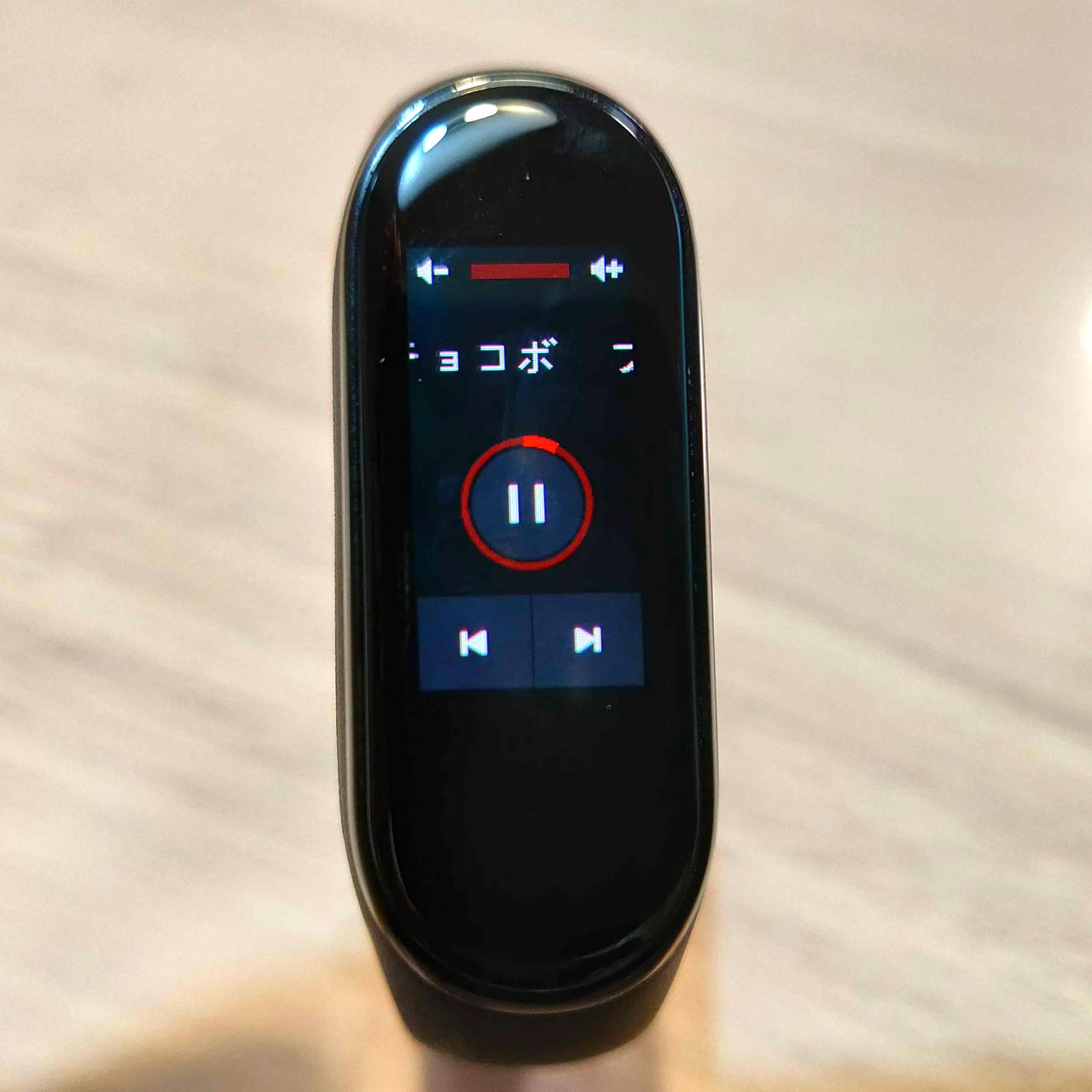 Mi Band 4は再生中の音楽操作が可能