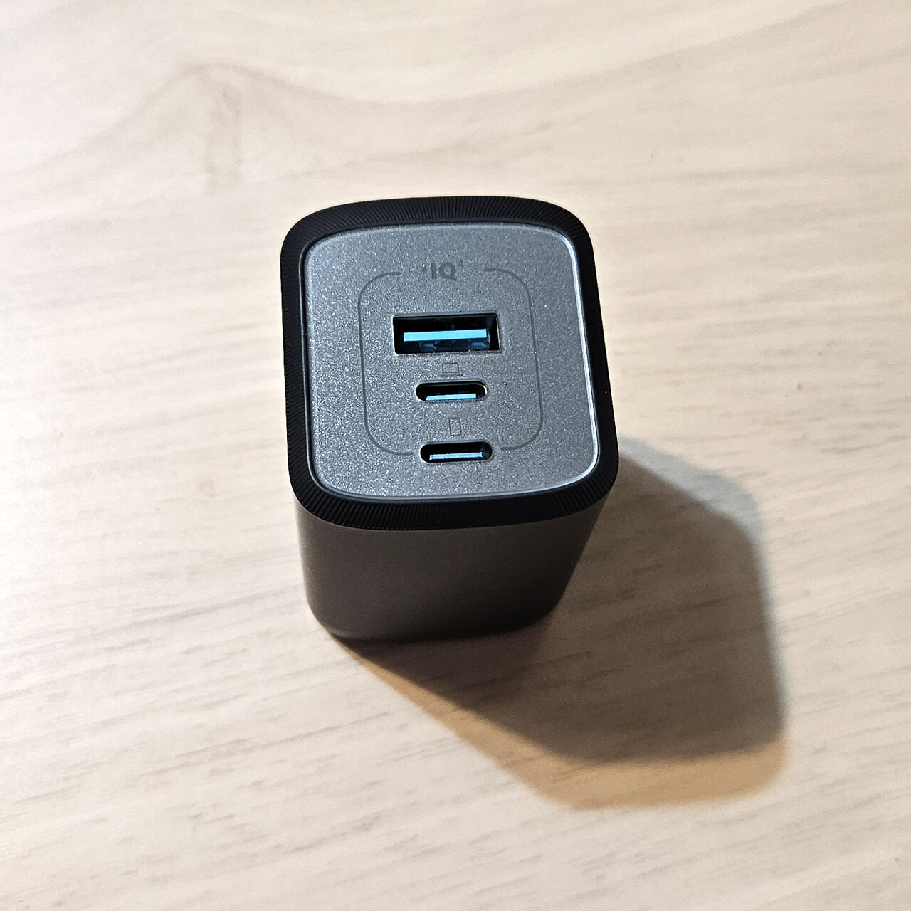 USB-Cを2ポート使う際は真ん中のポートをPCに接続してください！